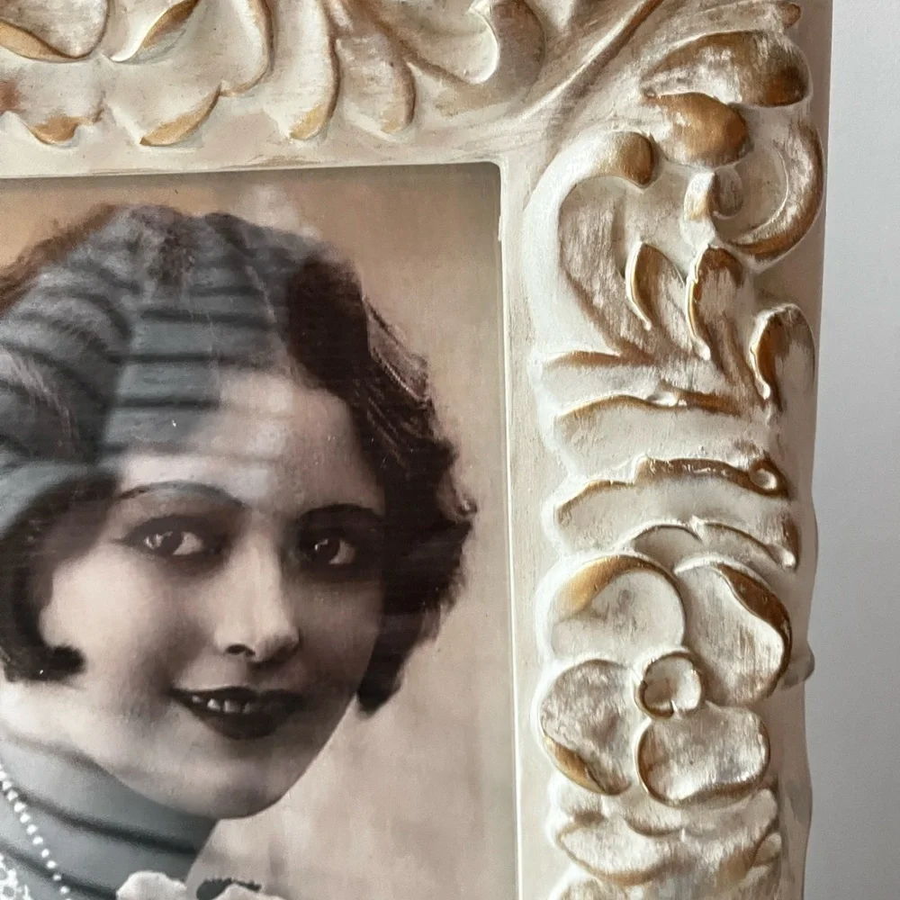 Ornate Cream and Gold Photo Frame for 5”x7” photo
